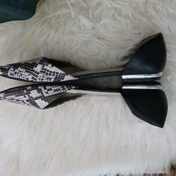 SAM LIBBY FLATS Size 10. - Picture 11 of 13